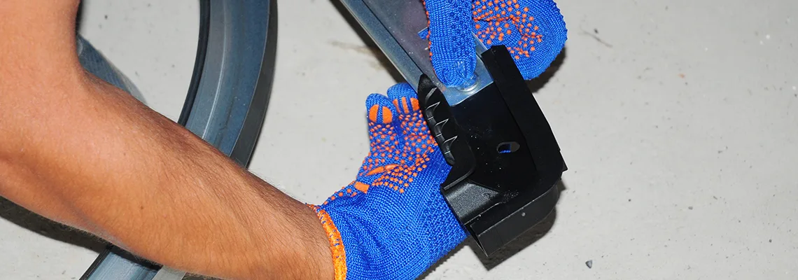 Sticky Roll Up Garage Door Repair in Miami Gardens, Florida